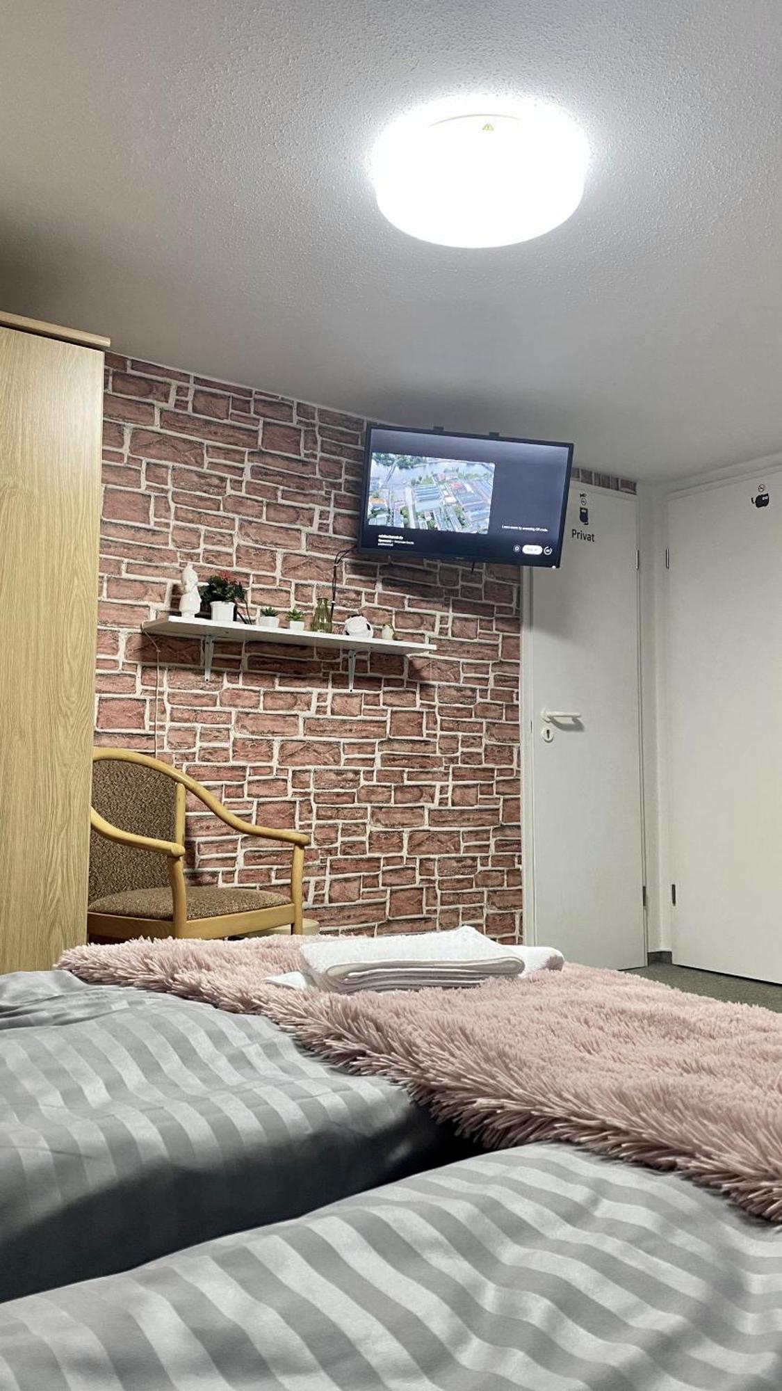 Doppel-/Zweibettzimmer mit Dusche